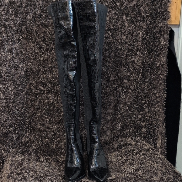 Elegant Azalea Wang Black Over-the-Knee Boots - Picture 5 of 9